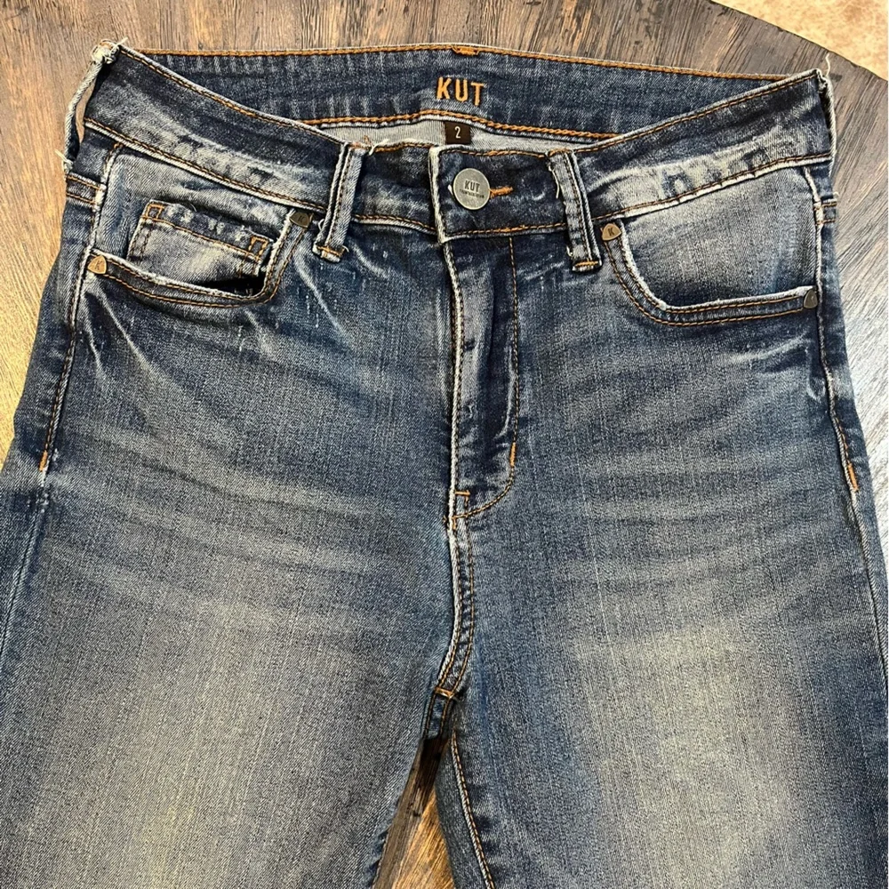 Kut from the Kloth Toothpick‎ Skinny High-rise Classic Blue Denim Jeans. Size 2.
